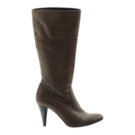 Nessi Botas de couro no salto marrom 20310