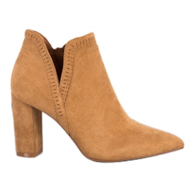 Bella Paris Botas elegantes em um poste marrom