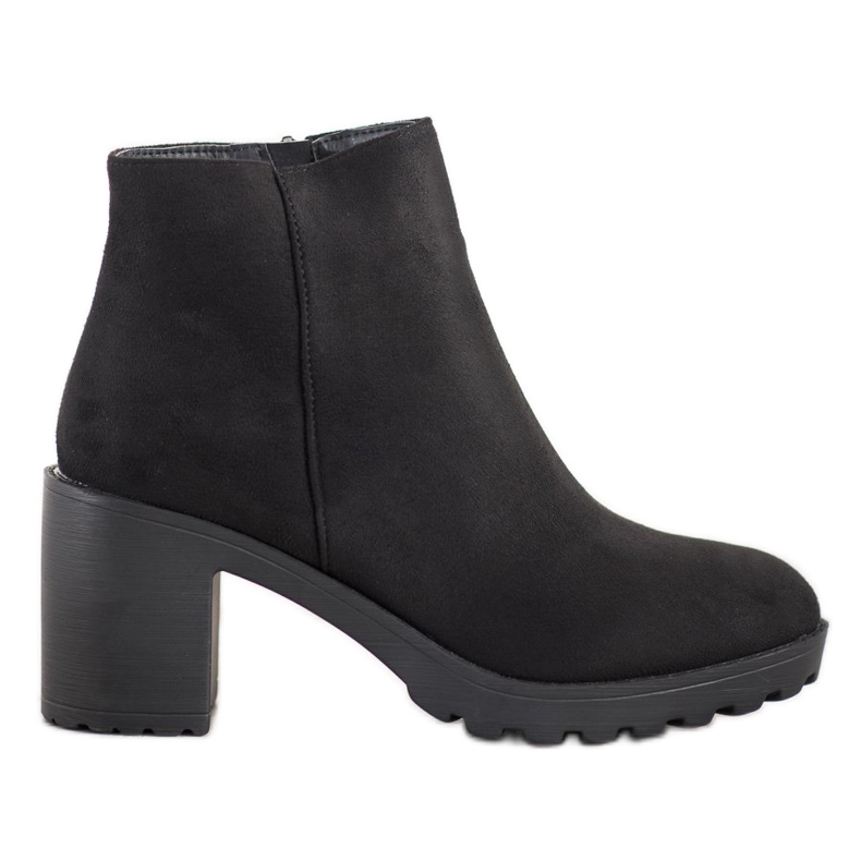 Laura Mode Botas casuais em uma postagem preto