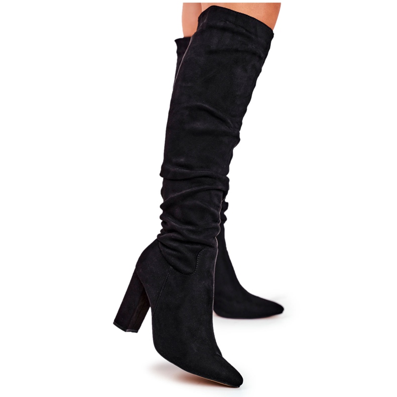 Botas de salto feminino em camurça preta Pomestro preto