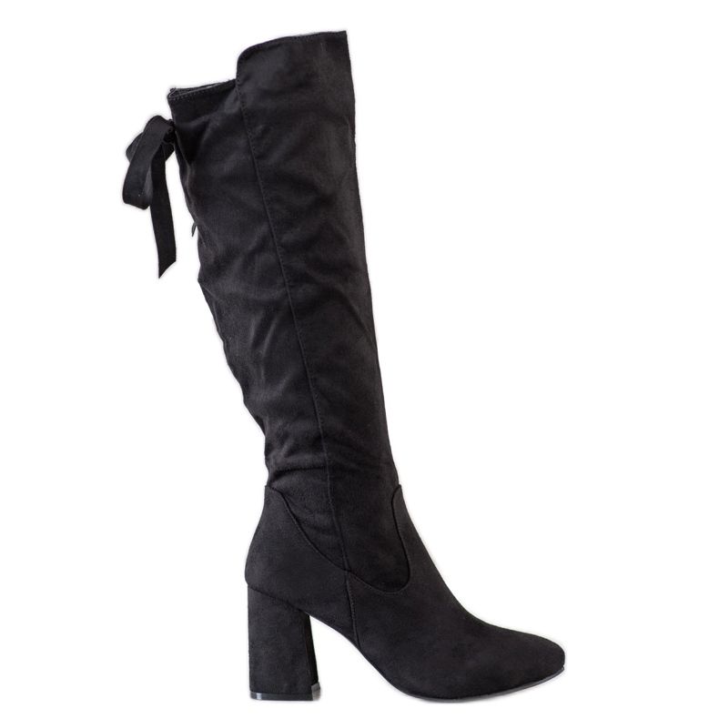 Flyfor Botas elegantes em um pilar preto