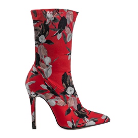 Botins vermelhos com meia Santana