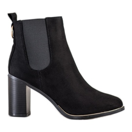 Fashion Botas em um poste alto preto