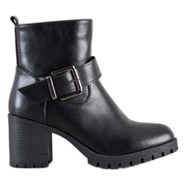 SDS Trabalhadores elegantes em um bar preto SDS Trabalhadores elegantes em um bar preto