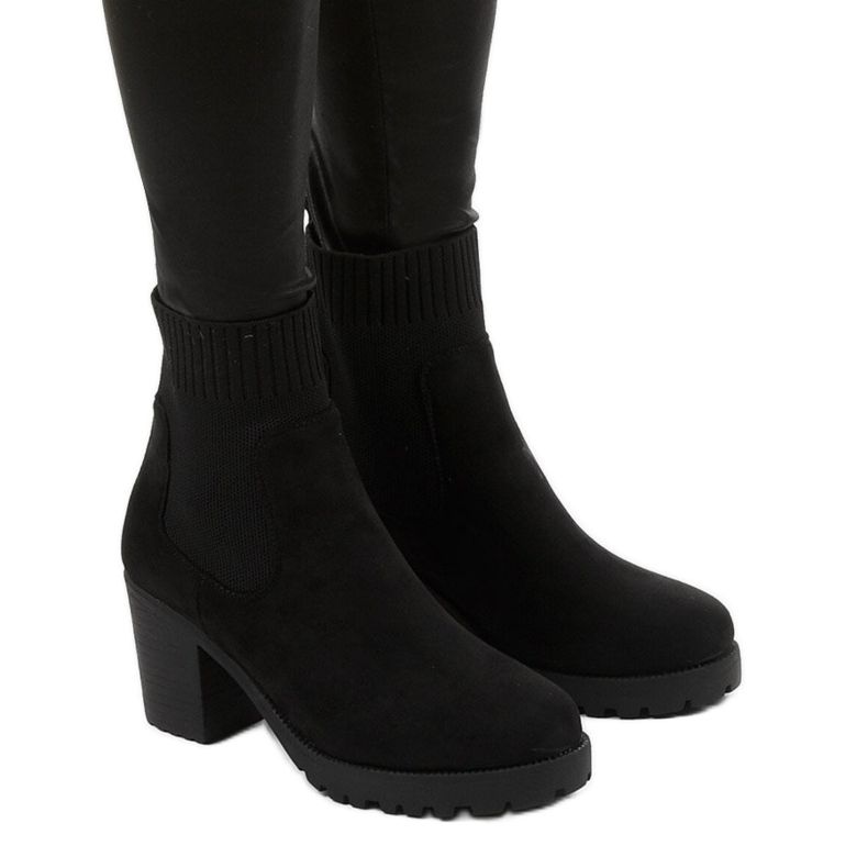 Botins pretos com meia Frostray