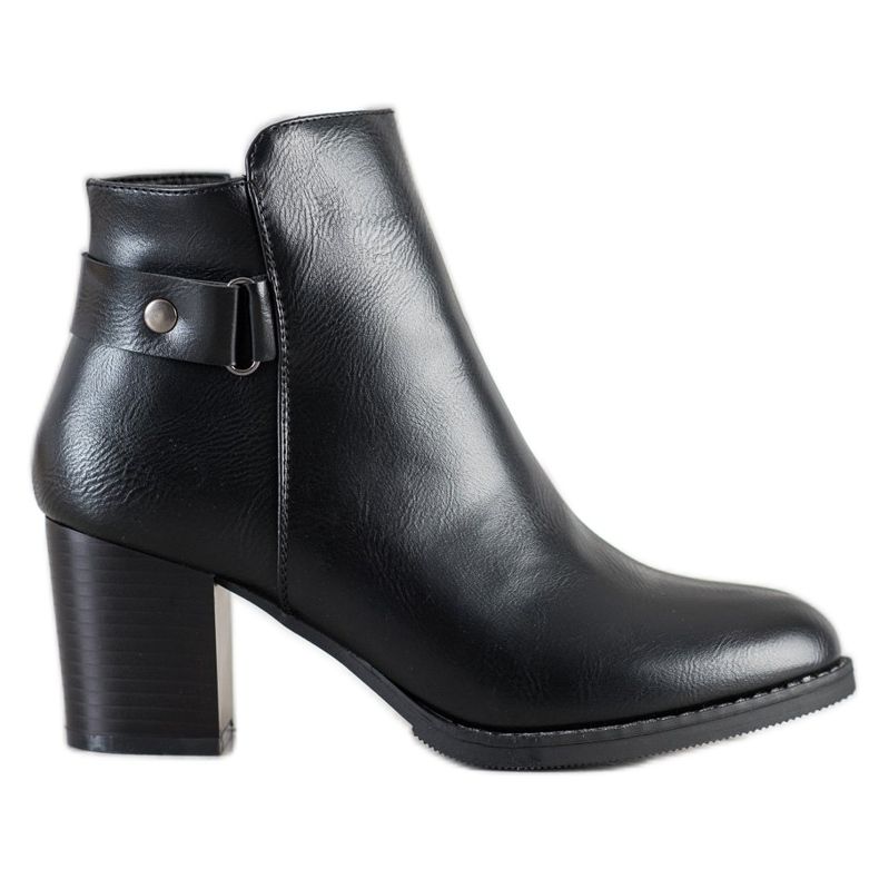 J. Star Botas confortáveis em um poste preto J. Star Botas confortáveis em um poste preto