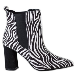 Corina Zebra Print Boot branco preto