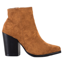 Marquiz Botas em um poste largo castanho Marquiz Botas em um poste largo castanho