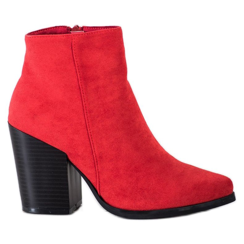 Marquiz Botas em um poste largo vermelho Marquiz Botas em um poste largo vermelho