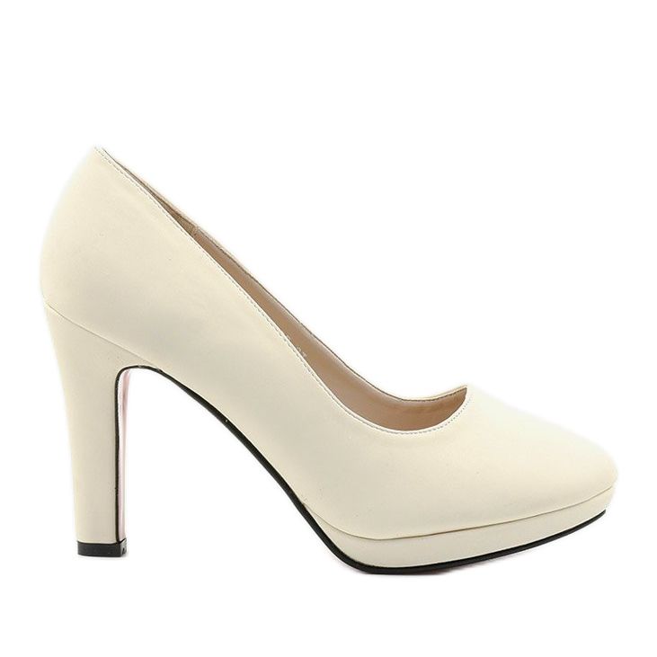 Sapatos brancos em um salto grosso Doombrace Sapatos brancos em um salto grosso Doombrace