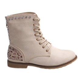 Botas perfuradas e ricamente decoradas 67526 bege