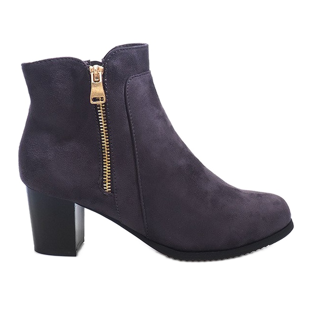 Botas em um poste J0049-3 cinza