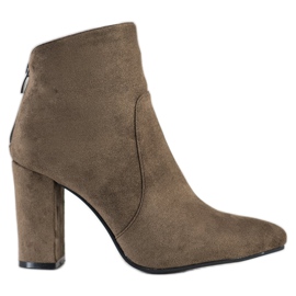 Ideal Shoes Botas clássicas em uma postagem marrom cáqui