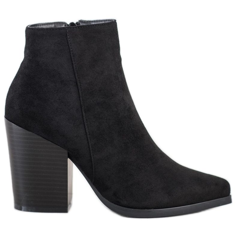 Super Me Botas pretas em um poste largo preto