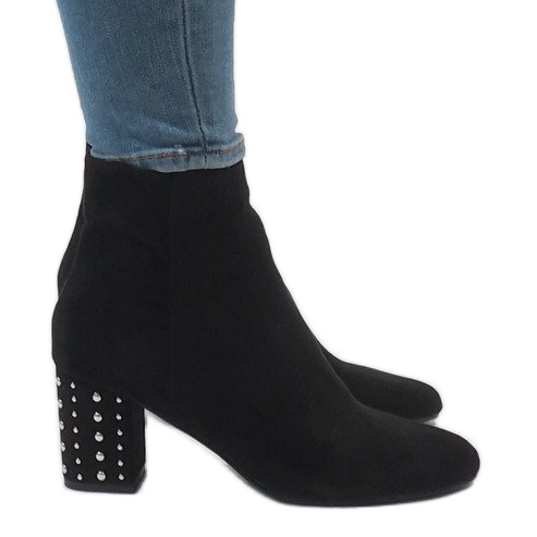 Botas de tornozelo isoladas pretas com tachas 3098 preto Botas de tornozelo isoladas pretas com tachas 3098 preto
