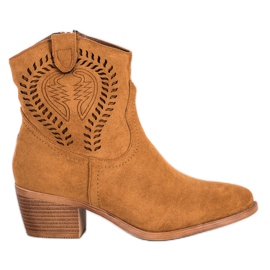 Cm Paris Cowgirls com um padrão castanho