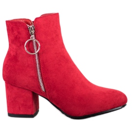 Queen Vivi Botas vermelhas em um poste vermelho