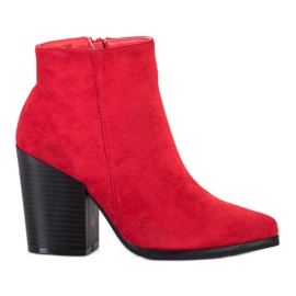 Super Me Botas vermelhas em um poste largo vermelho