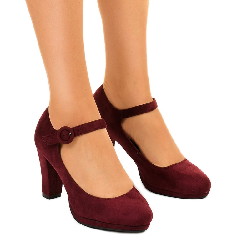 Sapatos de camurça marrom no pilar Liayarus vermelho