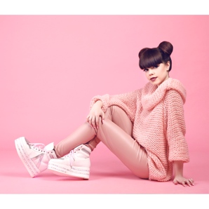 Estrelando: sapatos plataforma. Obtenha ideias de estilo