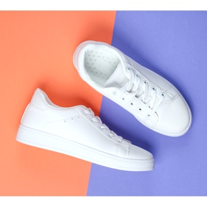 Sapatos costurados ou colados? Conheça as vantagens e desvantagens de ambas as soluções