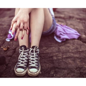 Comece o verão com estilo - escolha sapatos da moda com shorts