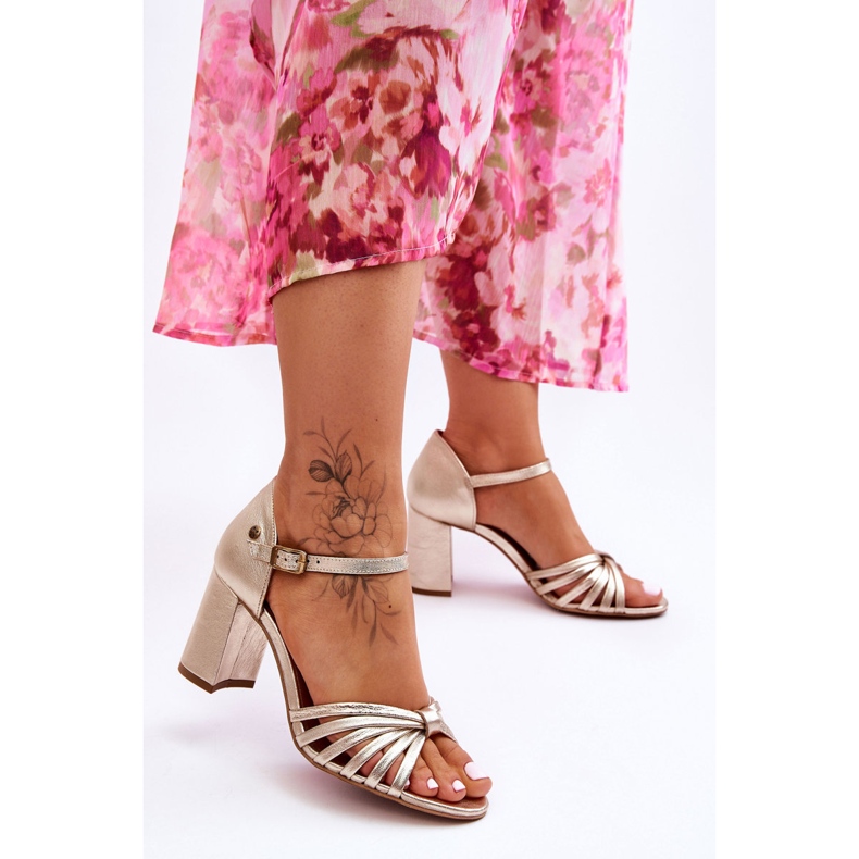 Sandália Confortável de Couro Maciejka 06025-25 Dourada dourado 2