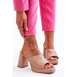 Salto alto de couro bege Livesa 1