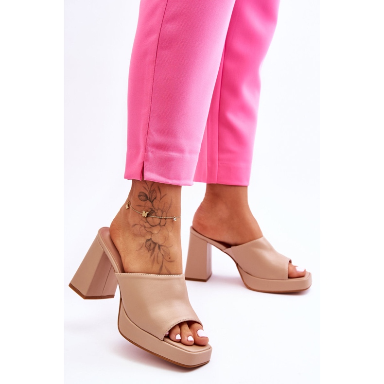 Salto alto de couro bege Livesa 2