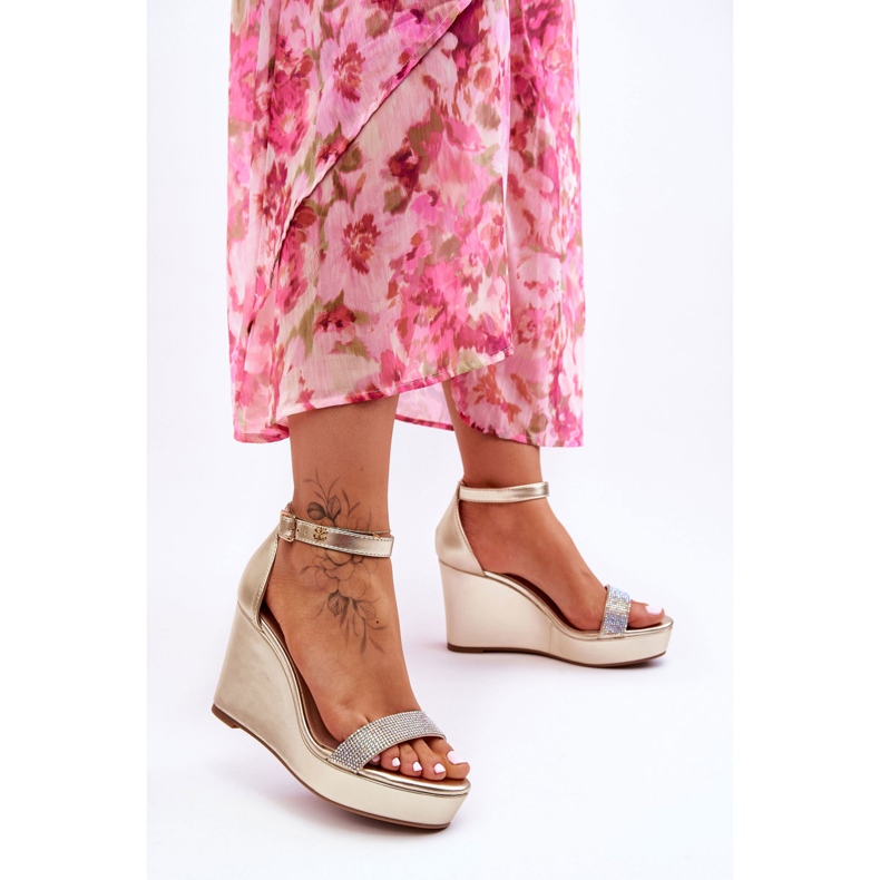 WD1 Sandálias de cunha de couro da moda Golden Arwen dourado 1