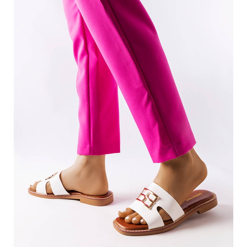 Chinelos brancos sabrine 2