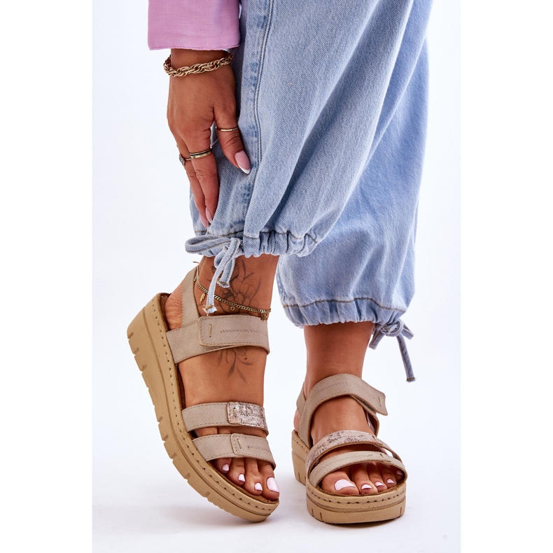 Vinceza Sandálias Femininas de Couro com Velcro Bege Fresh Look 2