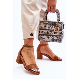 Sandálias clássicas de camurça camelo lua de mel salto baixo castanho 2