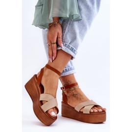 Sandália feminina confortável com cunha marrom-bege Laurie 2