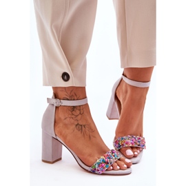 Sandálias de salto alto da moda com pedras decorativas cinza Love Me 1