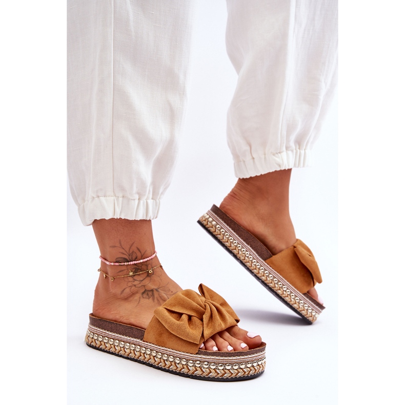 Chinelos Femininos de Camurça com Laço Camel Lauria marrom 1