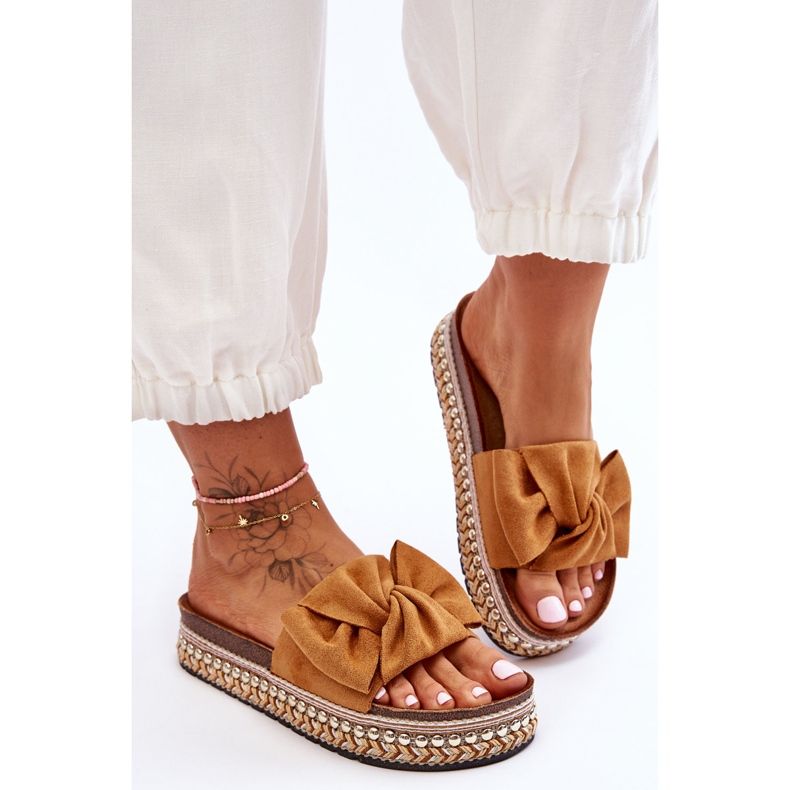 Chinelos Femininos de Camurça com Laço Camel Lauria marrom 2