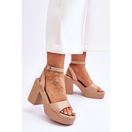 Sandálias da moda em saltos maciços bege Karmine 2