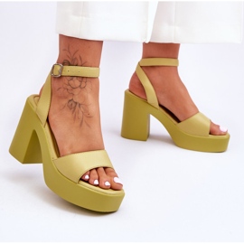 Sandálias da moda Lime Karmine com saltos maciços verde 2