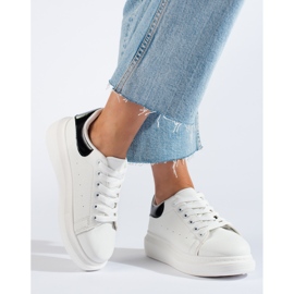 Sapatos desportivos brancos de mulher Shelovet 1