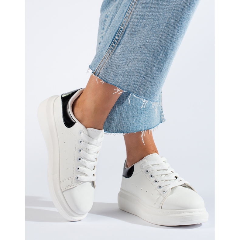 Sapatos desportivos brancos de mulher Shelovet 1