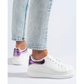 Sapatos desportivos de mulher Shelovet brancos 1