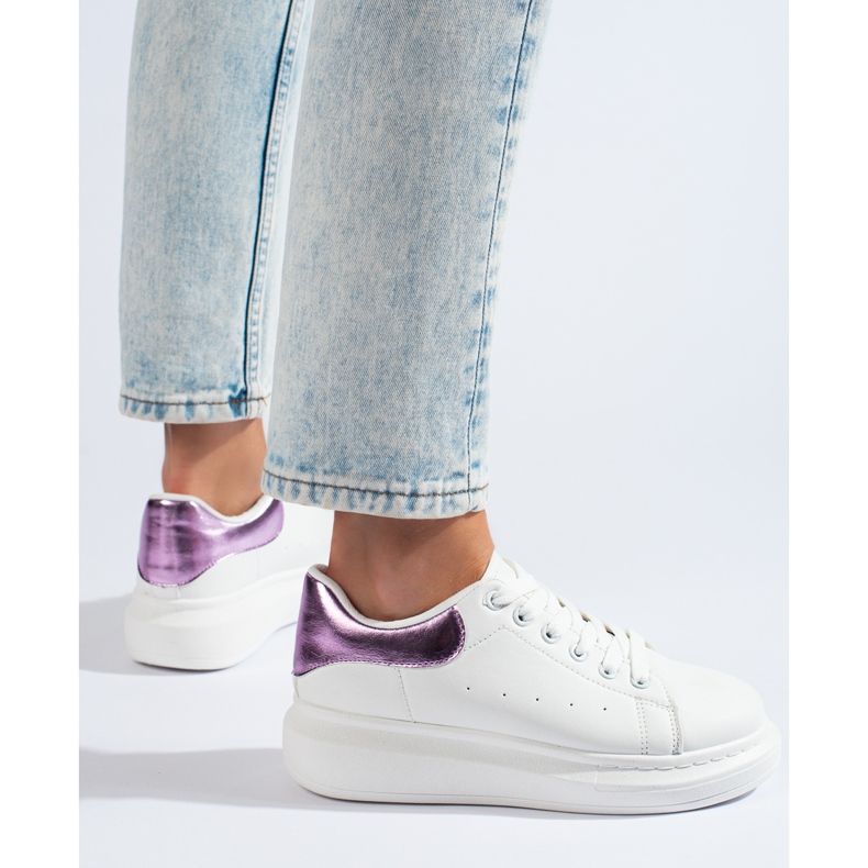 Sapatos desportivos de mulher Shelovet brancos 1