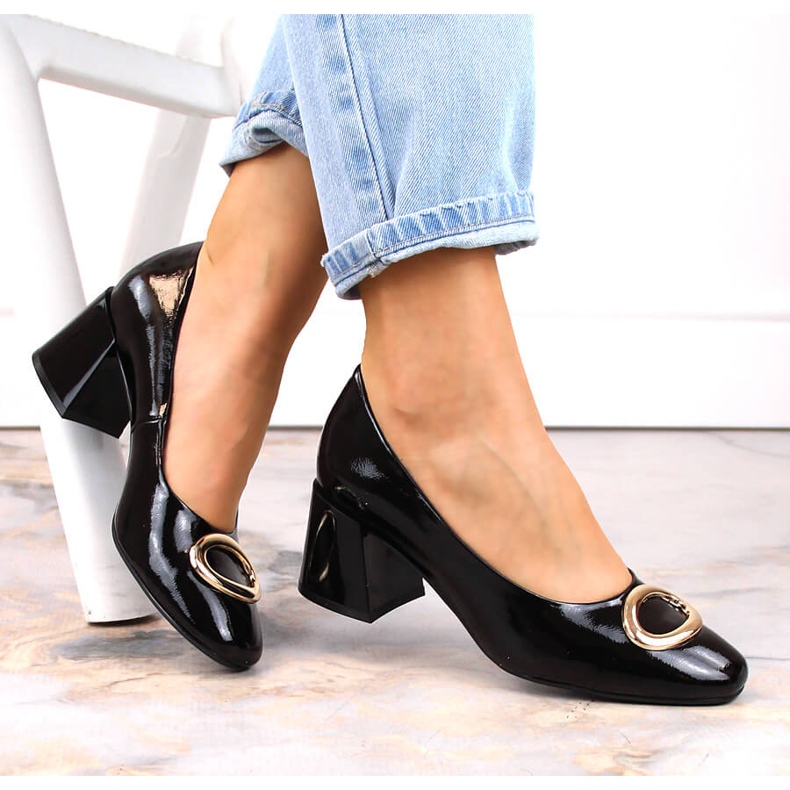 Sapatos femininos de couro envernizado com salto decorativo preto Vinceza 10930 1