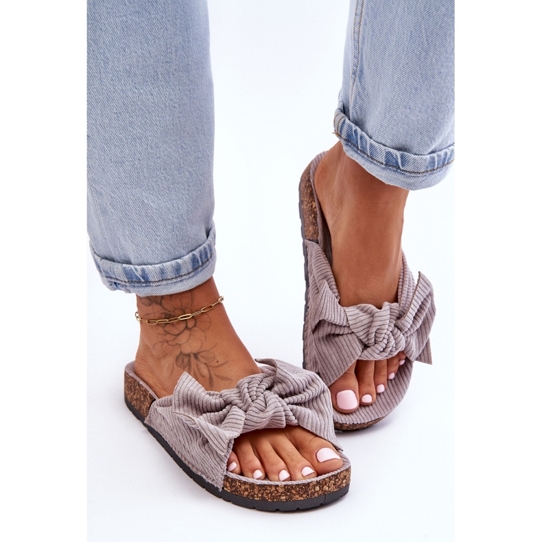 Chinelos de veludo cotelê cinza verão 2