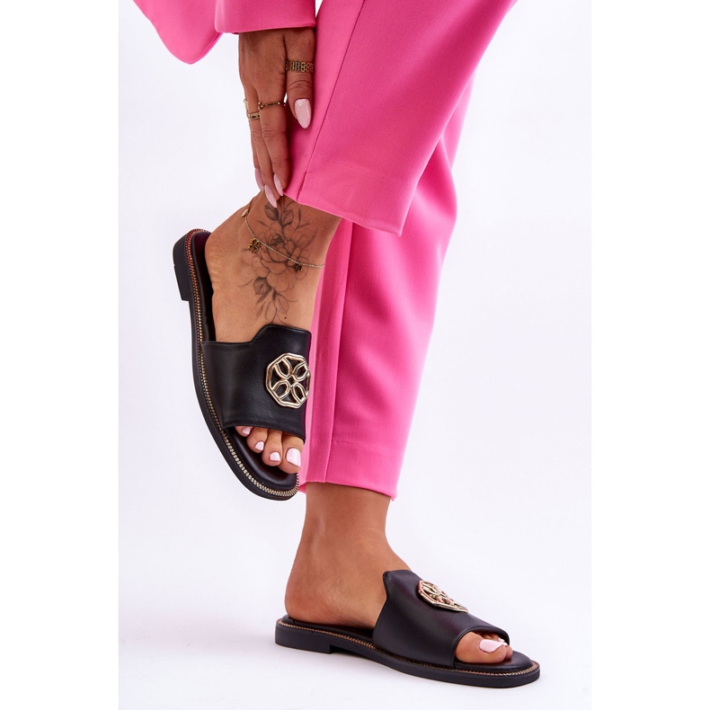 Sandálias femininas clássicas de salto baixo preto Larotte 2