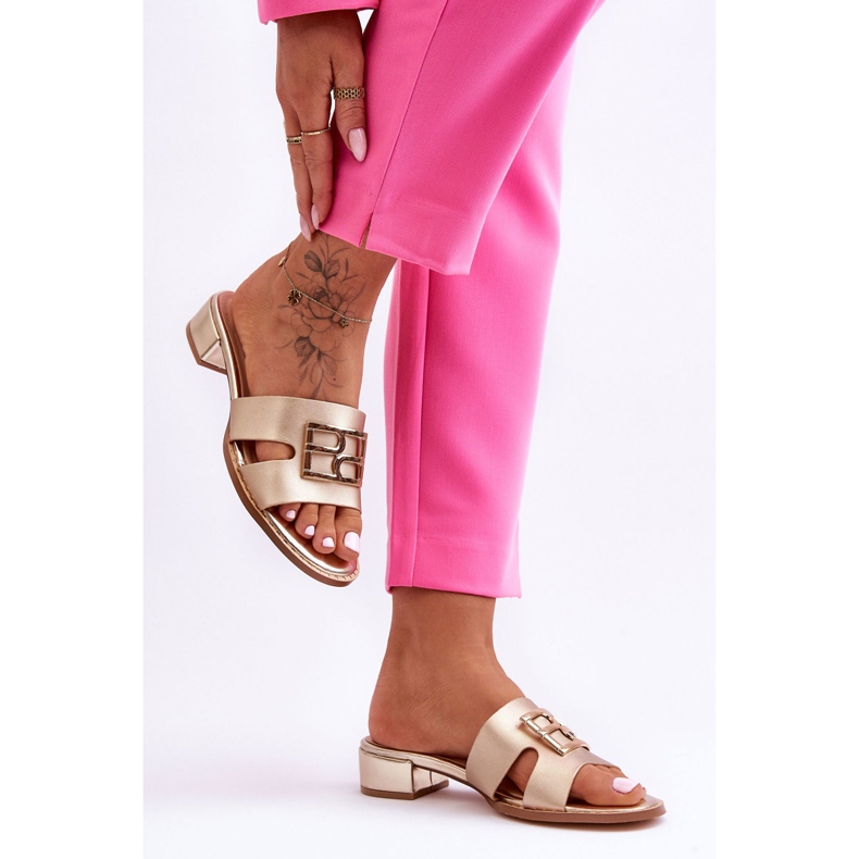 Chinelos femininos elegantes com decoração Atlantis dourada dourado 2