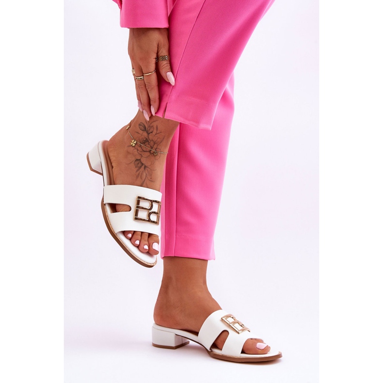 Chinelos femininos elegantes com decoração Atlantis branca branco 1