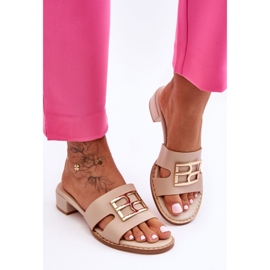 Chinelos femininos elegantes com decoração bege Atlantis 1