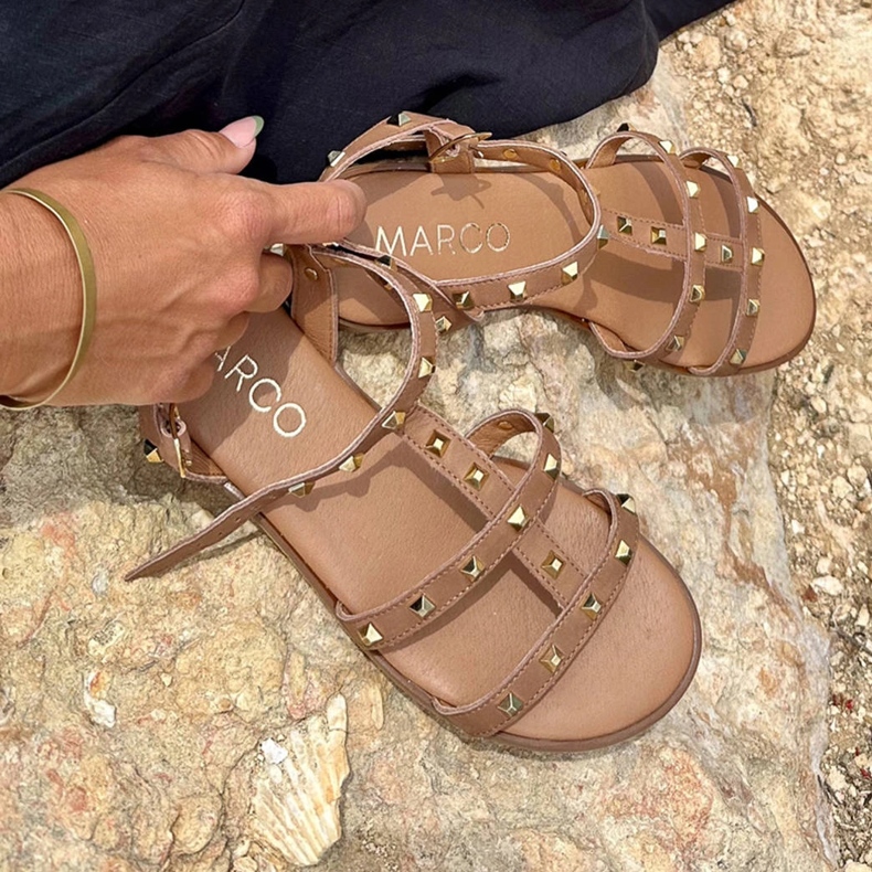 Marco Shoes Sandálias de couro com tachas douradas castanho 1